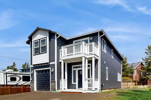 New coastal house with beach access balcony central AC and washer dryer