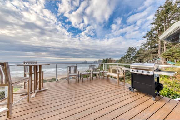 Charming dog friendly historical home with gorgeous ocean views