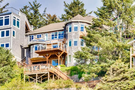 Charming dog friendly historical home with gorgeous ocean views