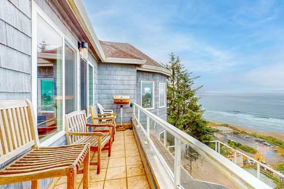Beautiful and dog friendly ocean views with a private patio