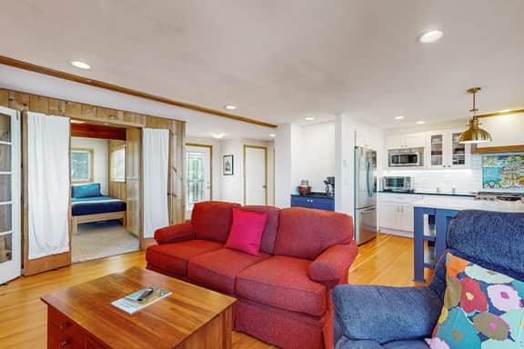 Charming home with wonderful ocean views ping pong game room WiFi decks