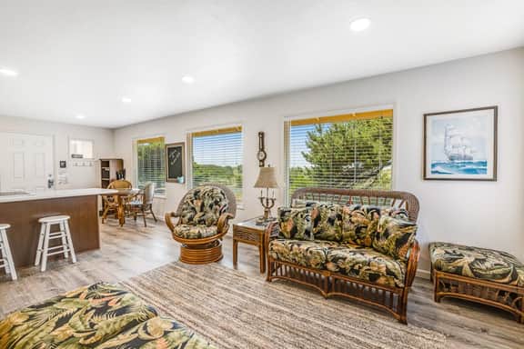 Oceanfront home with sunny deck WiFi and washer dryer