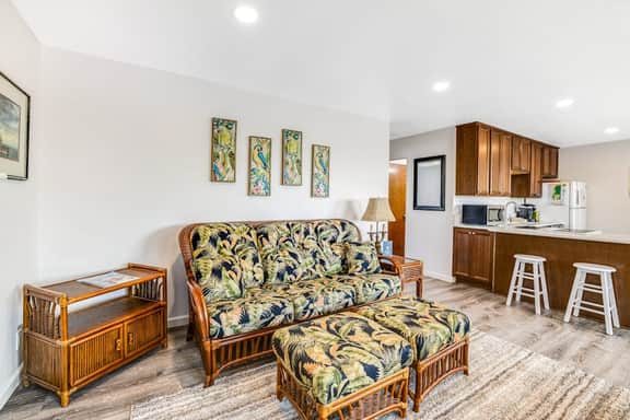 Oceanfront home with sunny deck WiFi and washer dryer