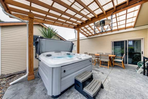Snazzy home near the beach with private hot tub patio and grill