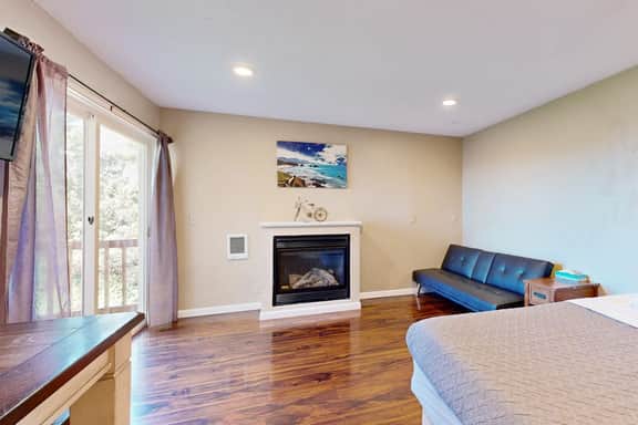 Charming Studio Condo with Nearby Beach Access Dogs OK