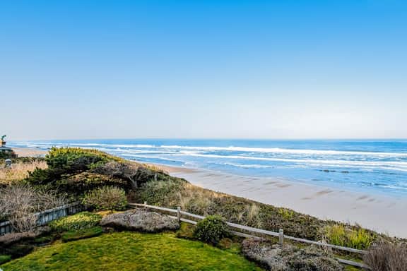Stunning Oceanfront Retreat with Full Kitchen Private Hot Tub High Speed WiFi