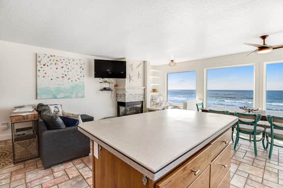 Charming dog friendly waterfront beach home with lovely patio