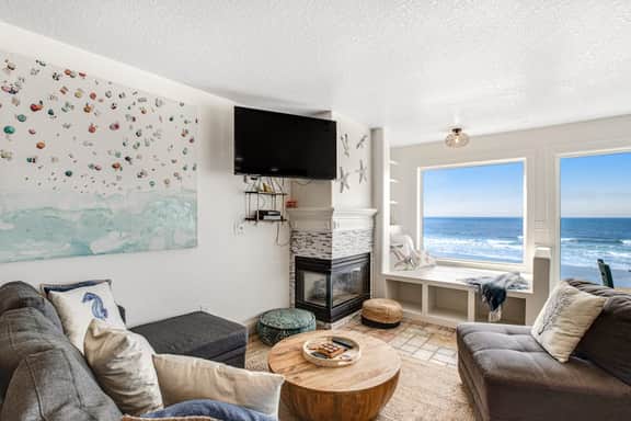 Charming dog friendly waterfront beach home with lovely patio