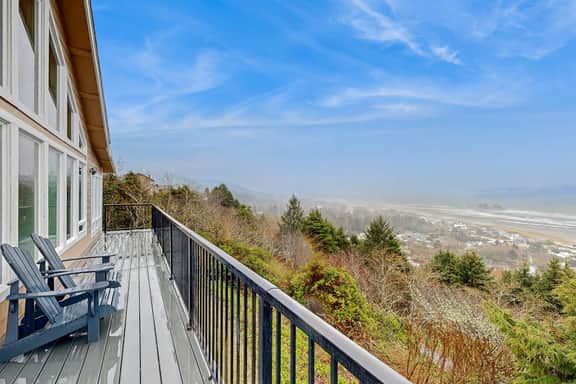 Beautiful Home with Ocean Lake and Mountain Views Gas Grill and Free WiFi