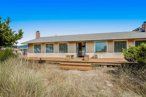Oceanfront dog friendly home with sunny deck ocean view and washer dryer