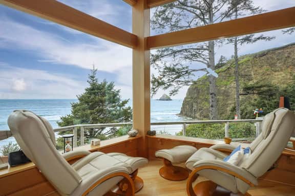 *New Listing* Breathtaking Views of Endless Ocean