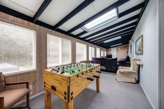 Cheerful home with ocean views private hot tub and gas grill walk to the beach