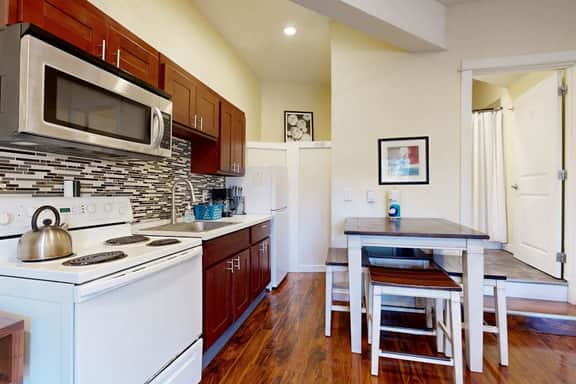 Cozy Coastal Condo Near from the Beach