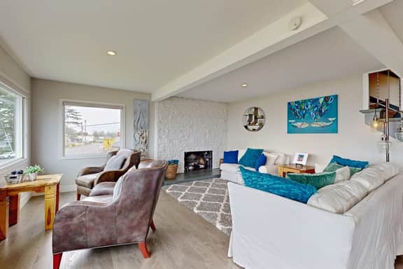 Spectacular Dog Friendly Home with Panoramic Views Free WiFi Game Room Yard