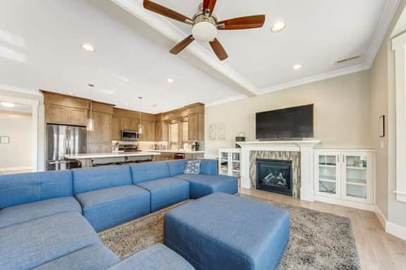 400 Feet to the Beach Gorgeous Home with Hot Tub 2 Decks and 4 Bedroom Suites