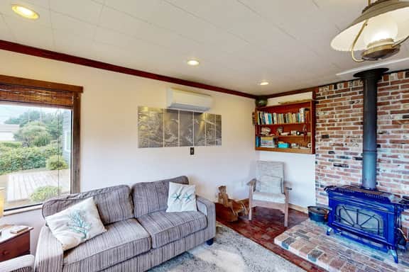 Sullishak Ocean View Cabin 450 Feet to the Beach Walk to Local Market and Caf