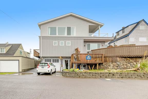 Spacious Home with Two Large Decks and Ocean View Great for Groups