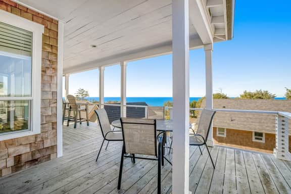 Gorgeous Ocean View Home with Private Hot Tub Fast WiFi Gas Fireplaces and with D