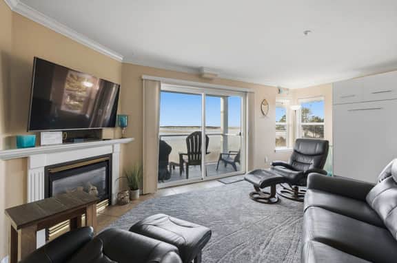 Waterfront Corner Condo with Fireplace and Ocean Views Close to Beach and Bay