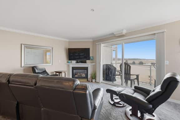 Waterfront Corner Condo with Fireplace and Ocean Views Close to Beach and Bay