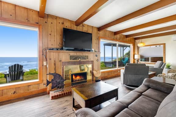 Charming Oceanfront House with Gorgeous Water Views and Beach Access
