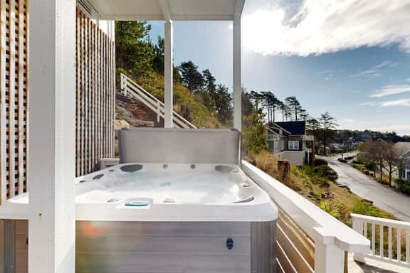 Beautiful and spacious oceanview home with hot tub and foosball table