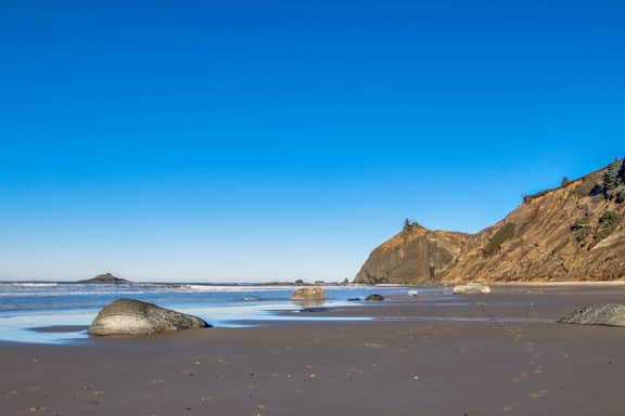 Cozy Oceanview Cottage in Great Location Close to Beach