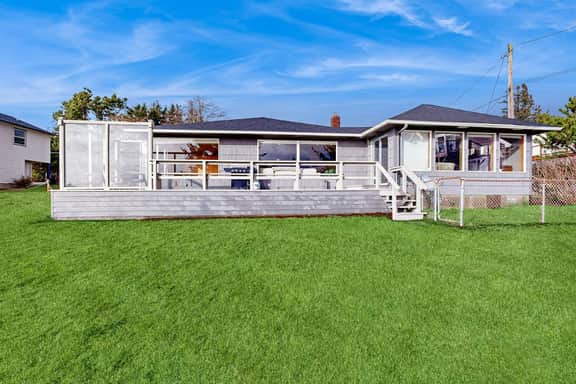 Cozy Oceanview Cottage in Great Location Close to Beach