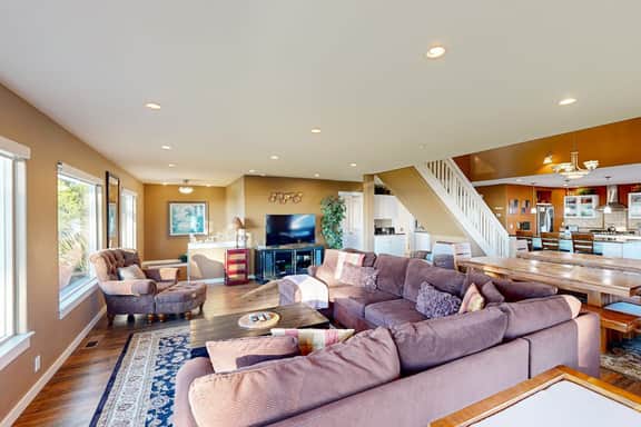 Huge Luxury Home with Game Room and Gourmet Kitchen