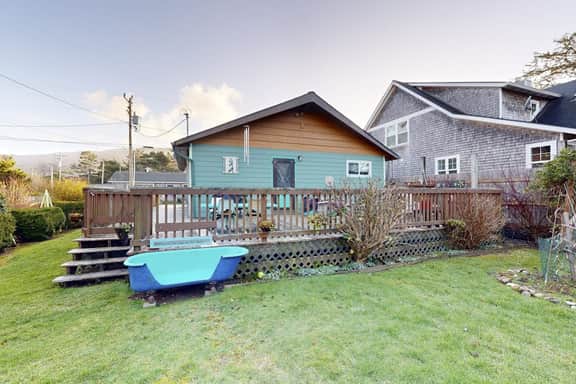 Two Blocks to Beach Vintage House with Tranquil Garden