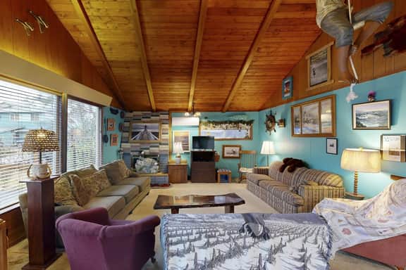 Two Blocks to Beach Vintage House with Tranquil Garden