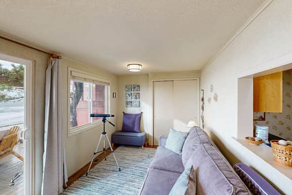 Oceanfront dog friendly home with 180 degree view deck and great location