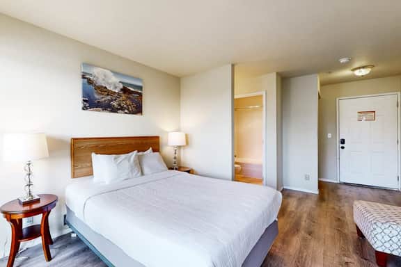 Lower Level Ocean View Studio Close to the Beach Dogs Welcome
