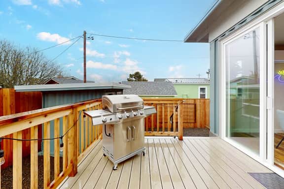 Dog friendly brand new shipping container home steps from the beach