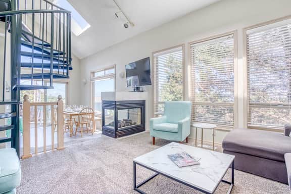 Panoramic Ocean Views & Cozy Coastal Escape