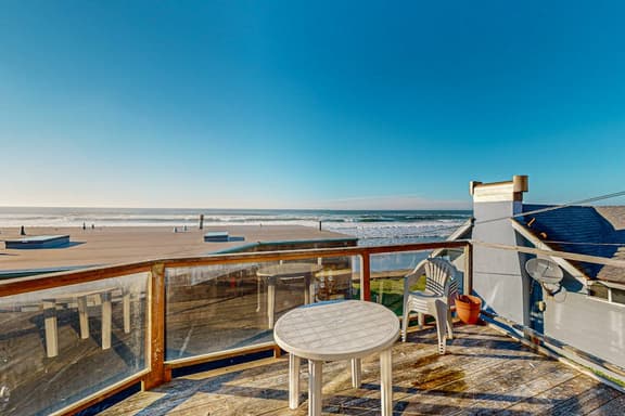 Elegant Condo with Beautiful Ocean Views and Nearby Beach Access