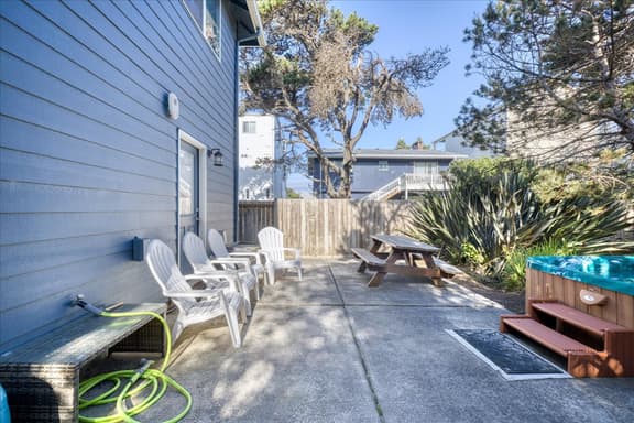 Lincoln City Beach Retreat with Hot Tub, Patio & Game Room