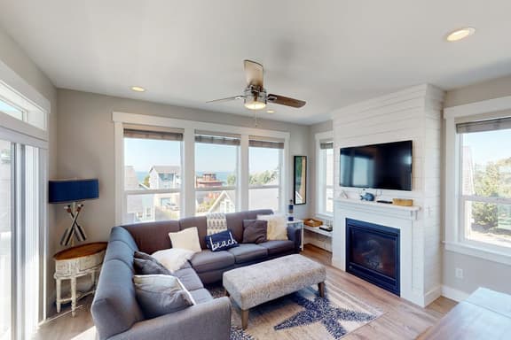 Ocean view home with private hot tub fireplaces balcony beach and pool access