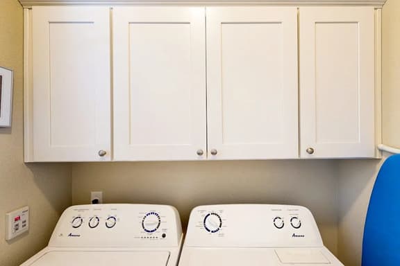 Dog friendly coastal home with private hot tub and park access