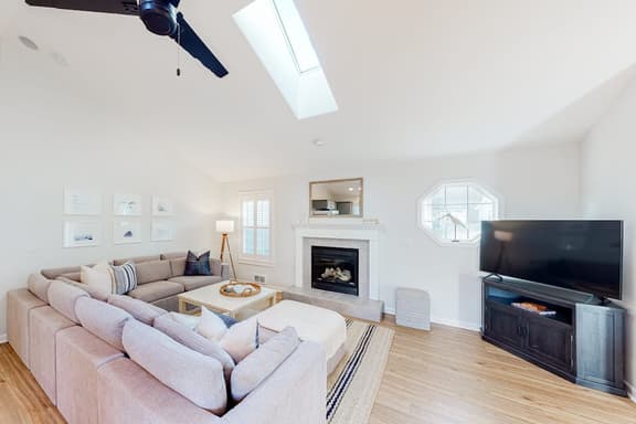 Family Friendly Beach Home with High Speed WiFi Gas Fireplace and Washer Dryer