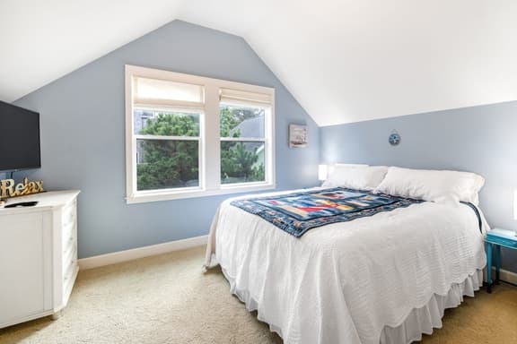 Family Home with Game Room WiFi Fireplace Private Hot Tub Walk to Beach