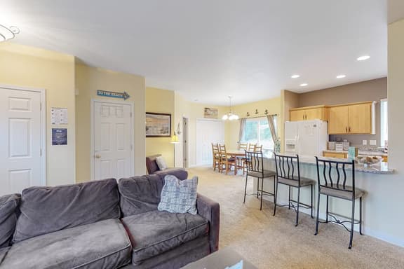 Comfortable home close to beach with deck and game room close to town
