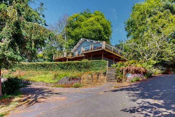 Family Friendly Home with Hot Tub Ocean View and Entertainment Near Beach