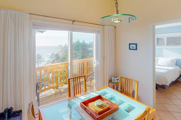 Perfect oceanside getaway with magnificent ocean views and beach nearby