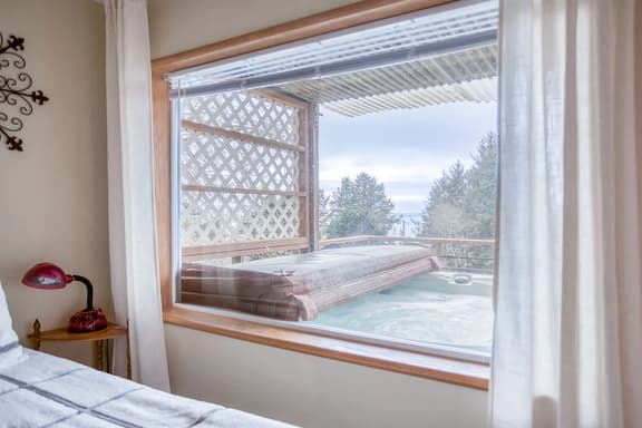 Welcoming Condo with Ocean Views and Private Hot Tub Short Walk to the Beach