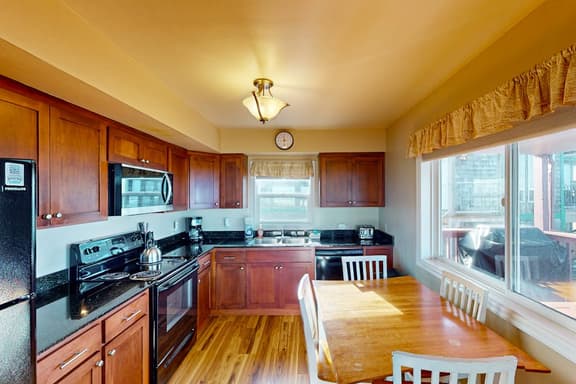 Family Friendly Oceanfront Condo with Free WiiFi Ocean Views and Easy Beach Access