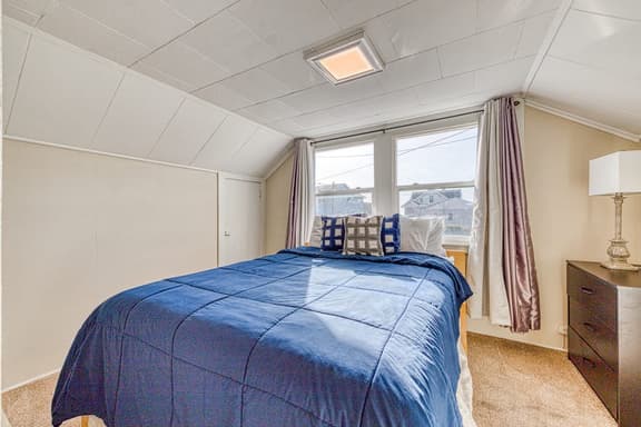 Seven Cozy Cottages Minutes to Beach and Downtown Dogs Welcome
