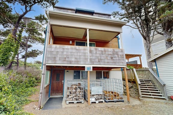 Oceanfront home with great views high speed WiFi and direct beach access
