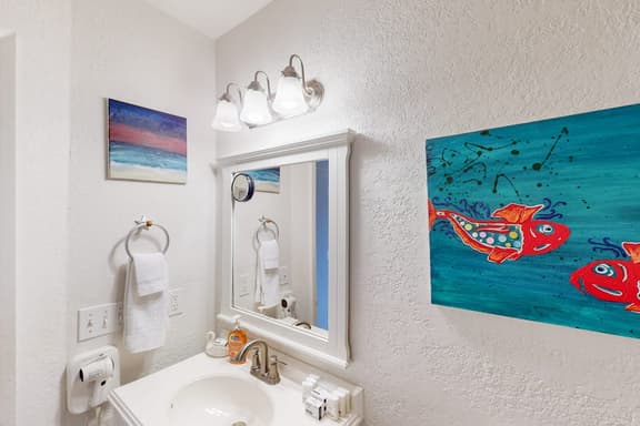 Studio with ocean views wifi washer dryer and gas fireplace