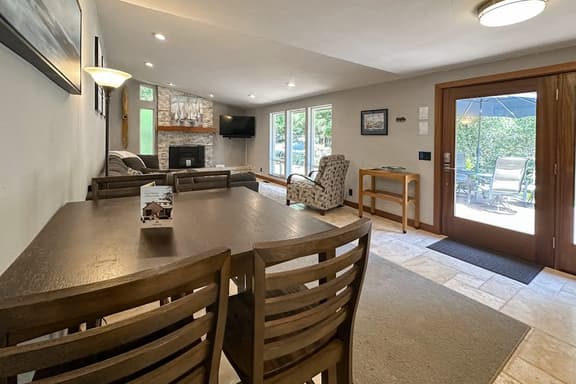 Cozy Depoe Bay retreat with ocean and beach access via trail